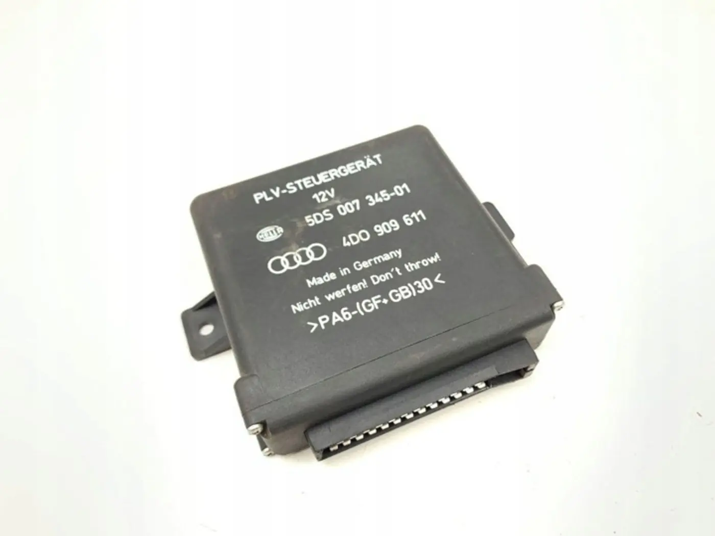 Блок предохранителей к Audi S8 1996