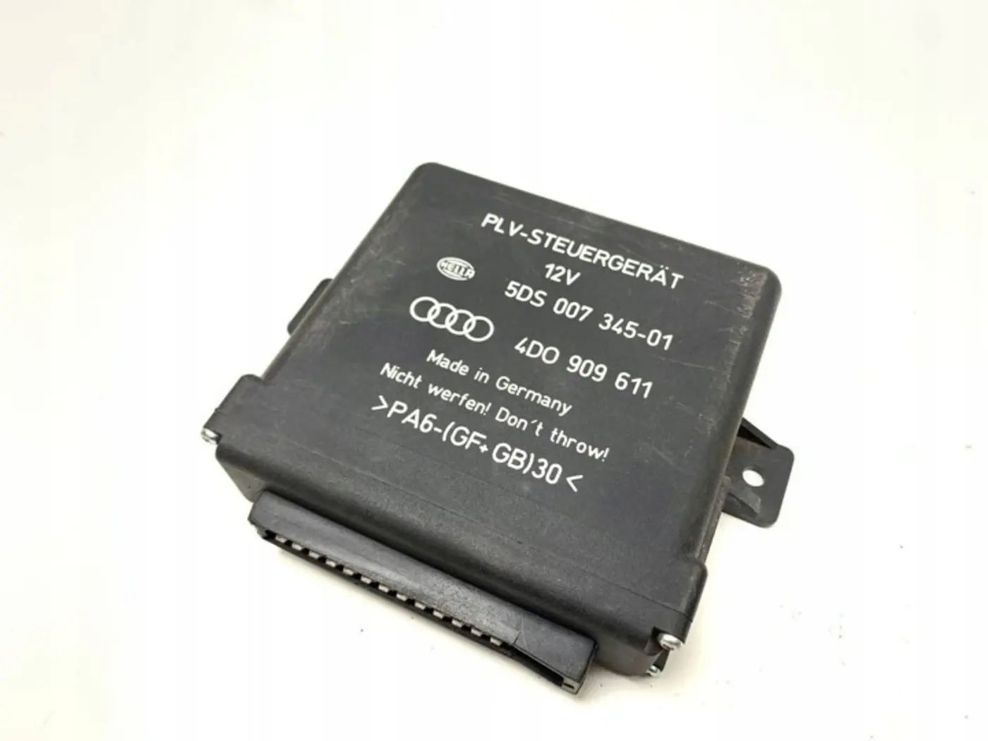 Блок предохранителей к Audi S8 1996