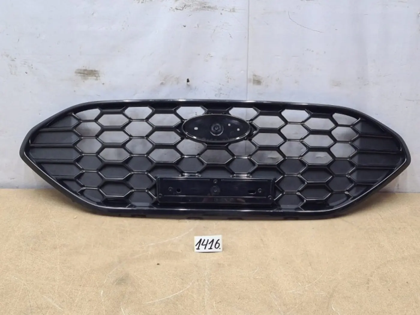 Решетка радиатора к Ford Fiesta 1999