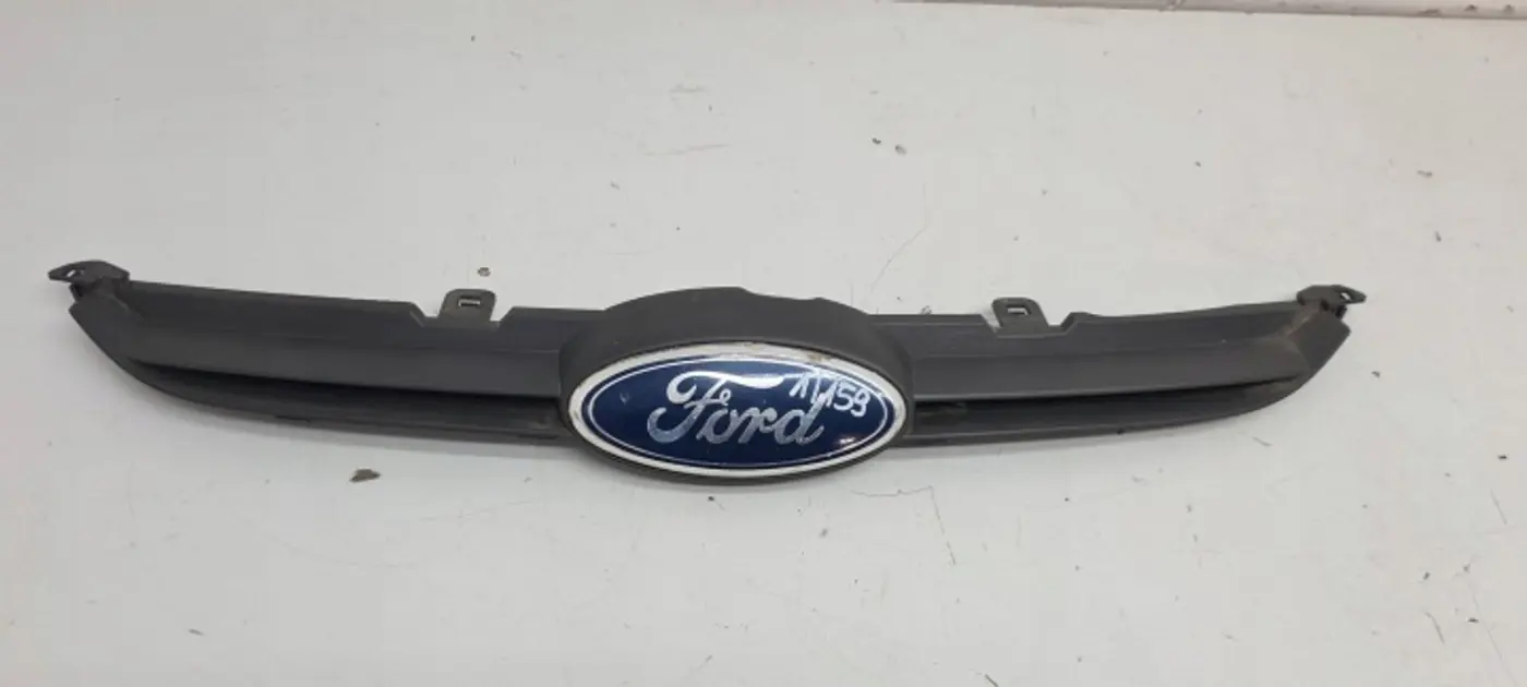 Решетка радиатора к Ford Fiesta 2001