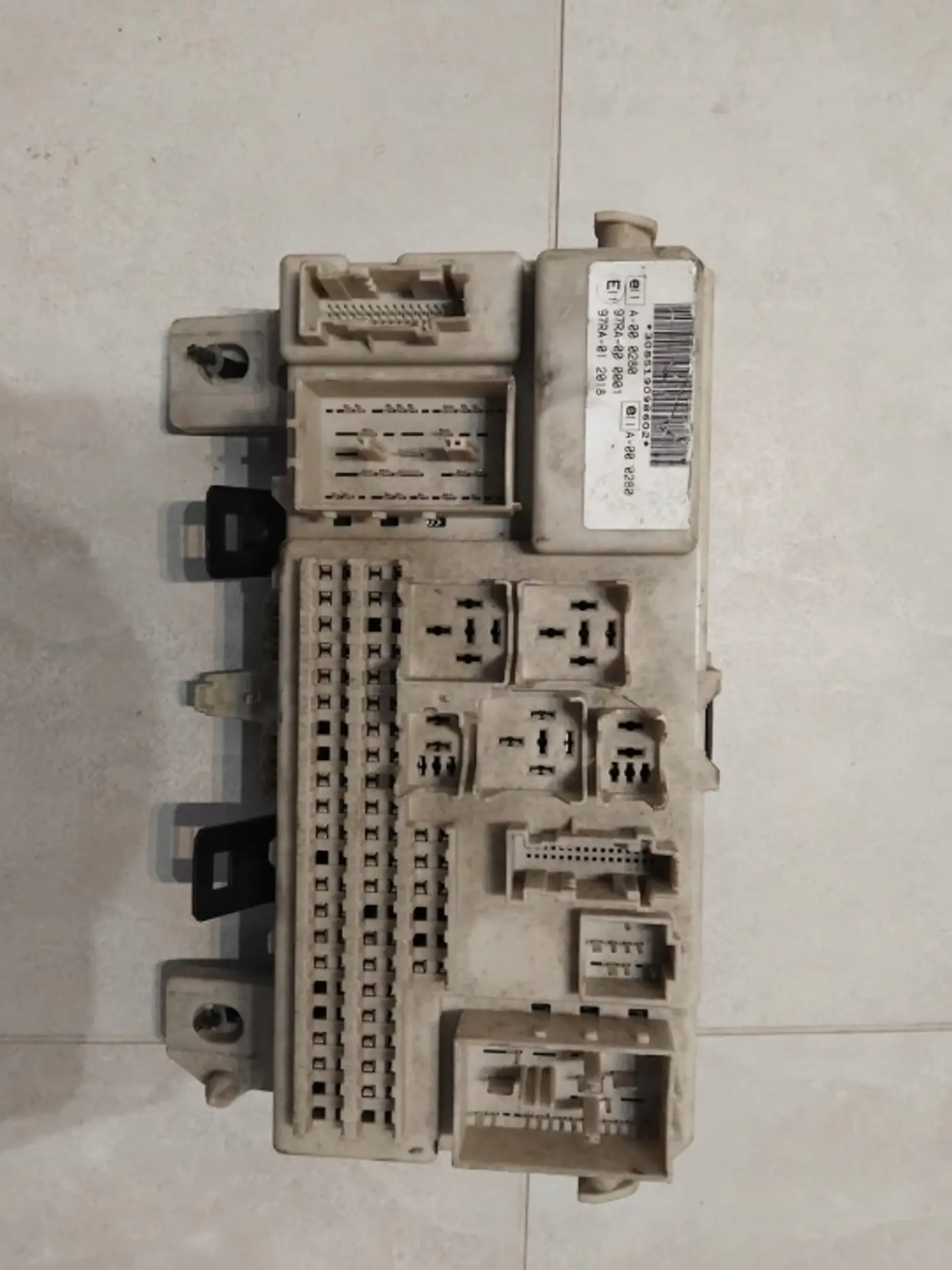 Блок предохранителей к Ford C-MAX 2003