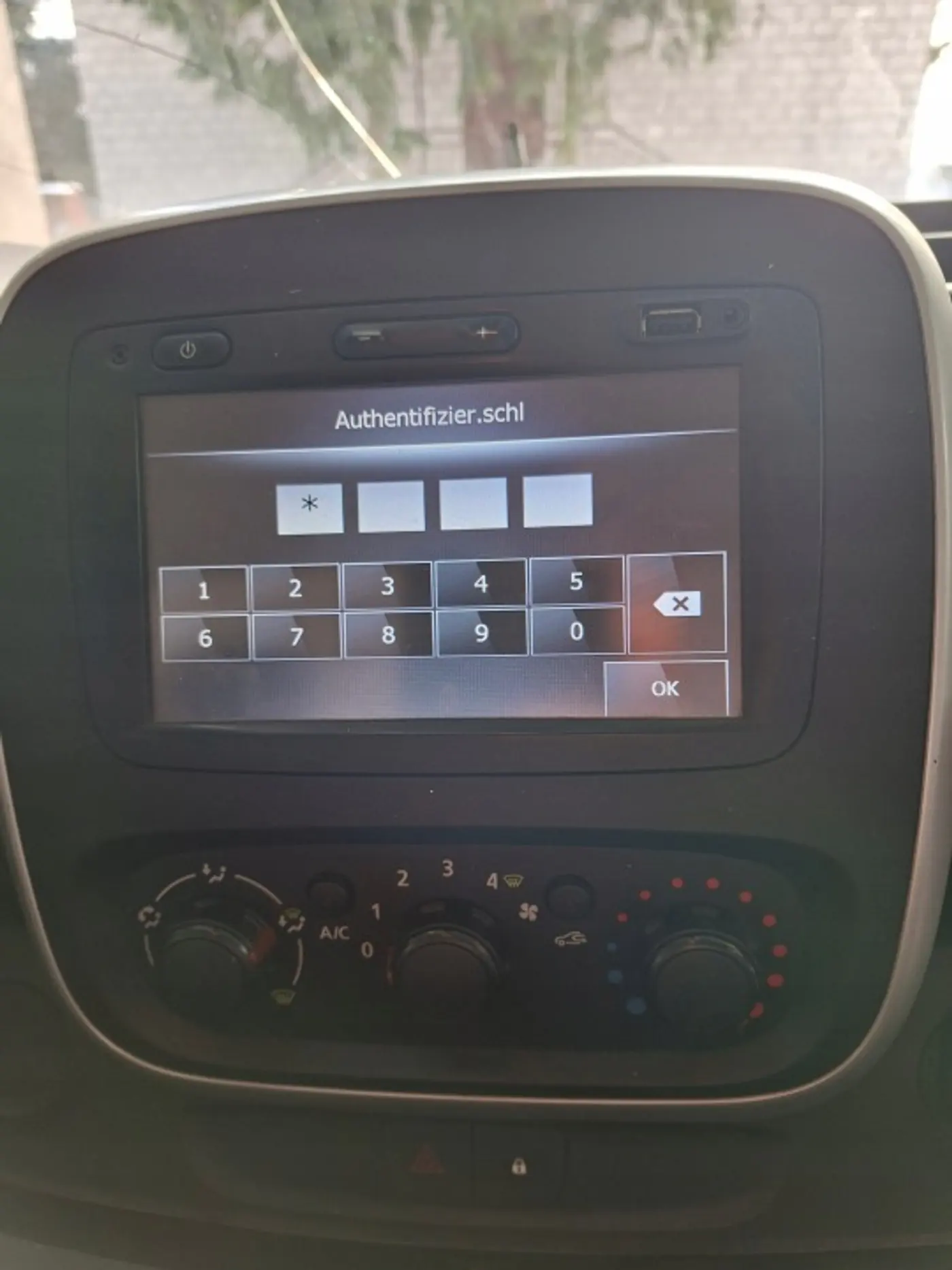 Блок навигации к Renault Trafic 2014