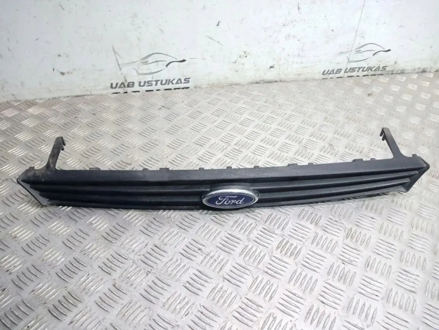 Решетка радиатора к Ford Focus 1998
