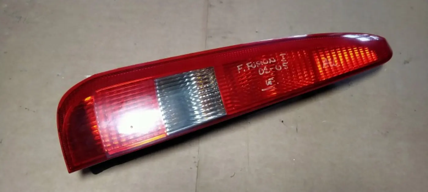 Фонарь задний левый к Ford Fusion 2002