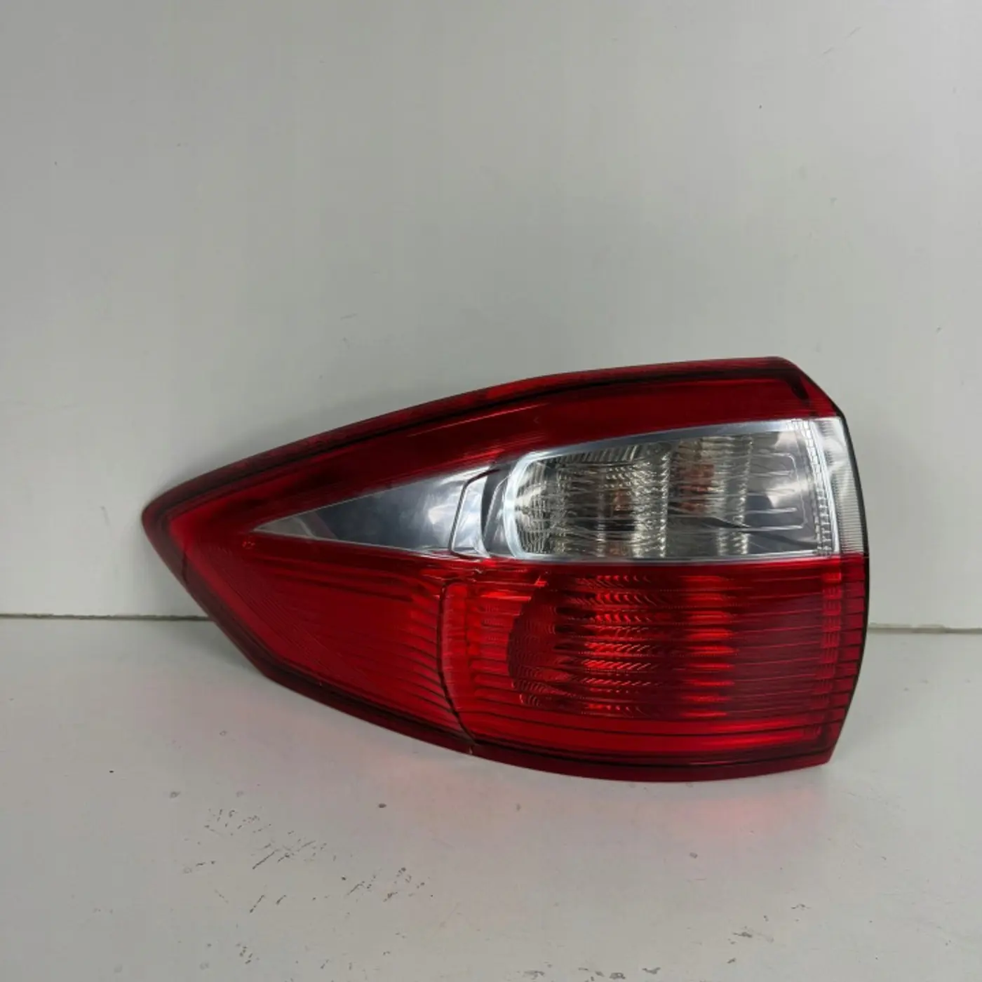 Фонарь задний левый к Ford C-MAX 2010