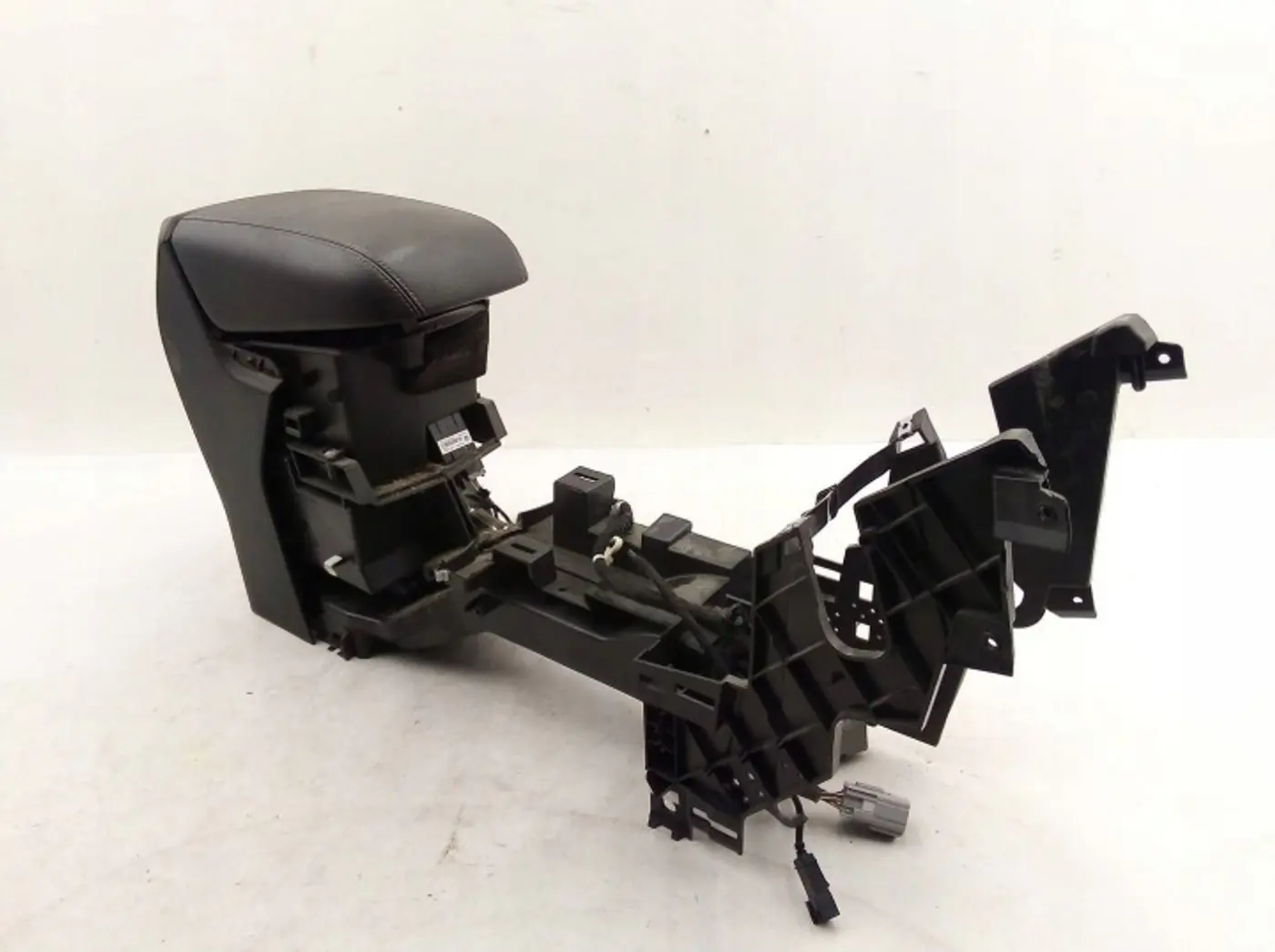 Подлокотник к Ford Kuga 2013