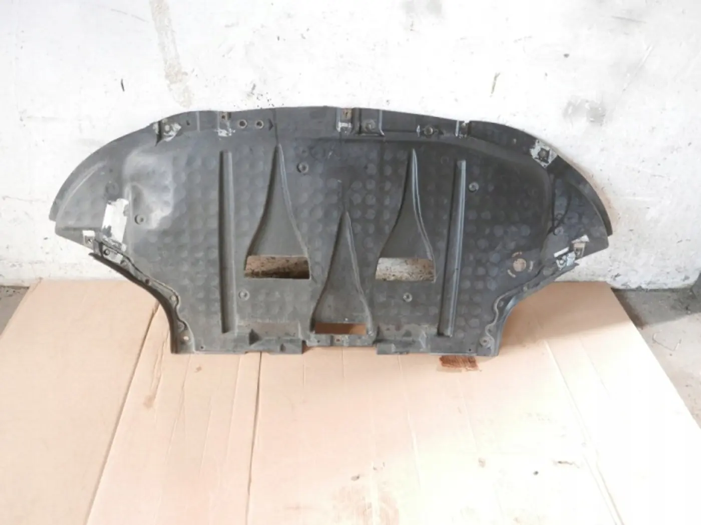 Декоративная крышка двигателя  к SEAT Exeo 2008