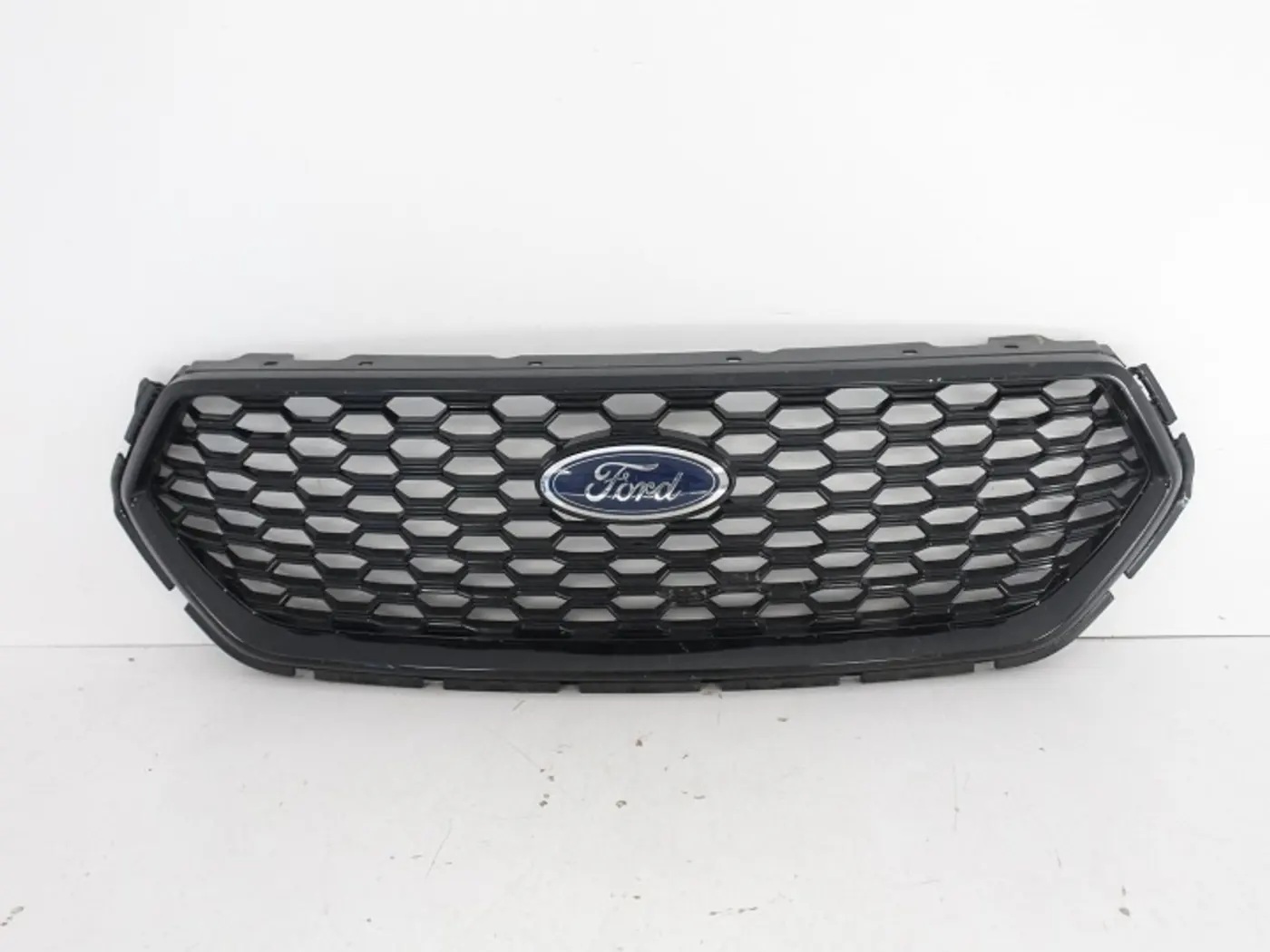 Решетка радиатора к Ford Kuga 2016