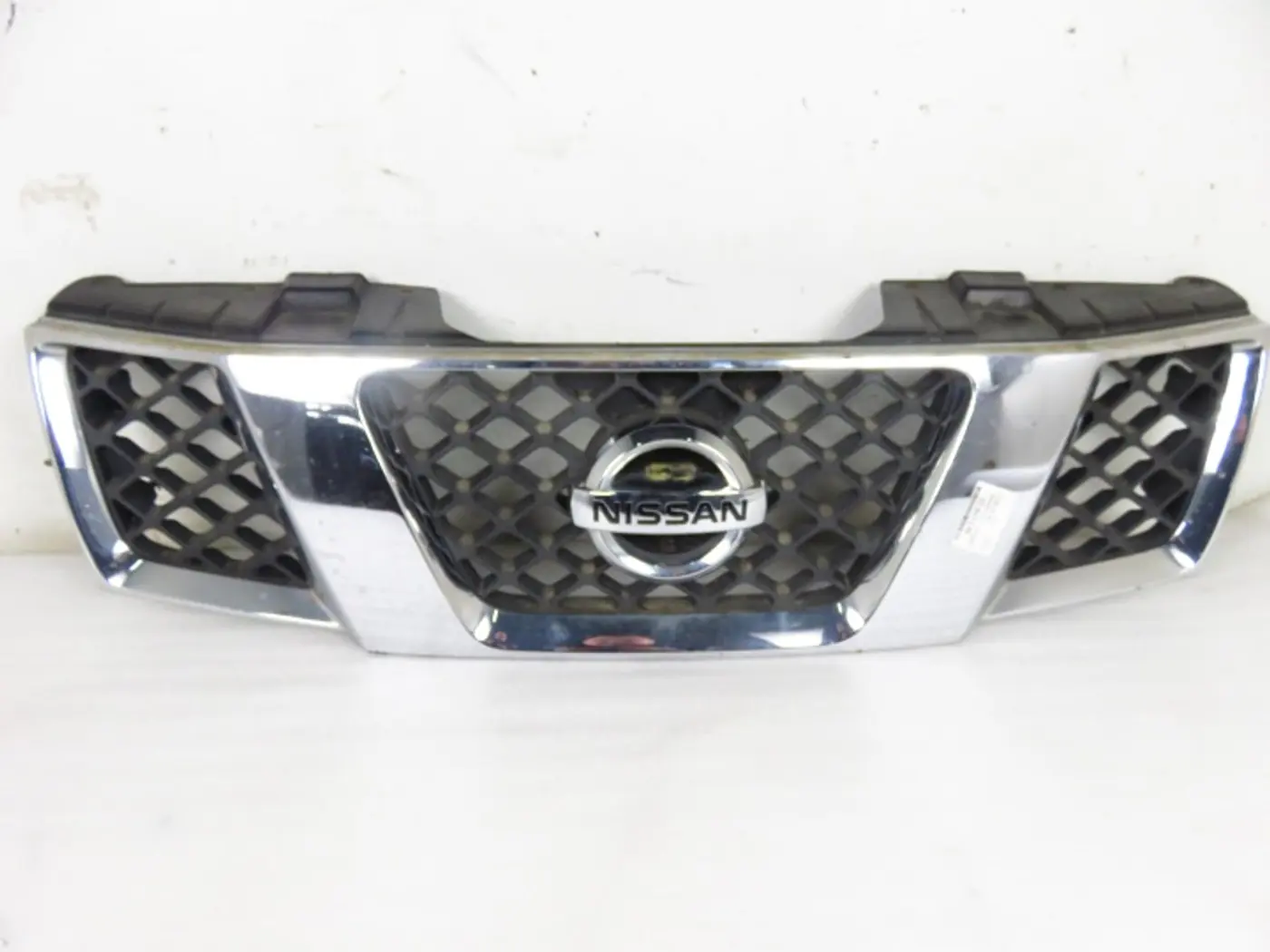 Решетка радиатора к Nissan Pathfinder 2004