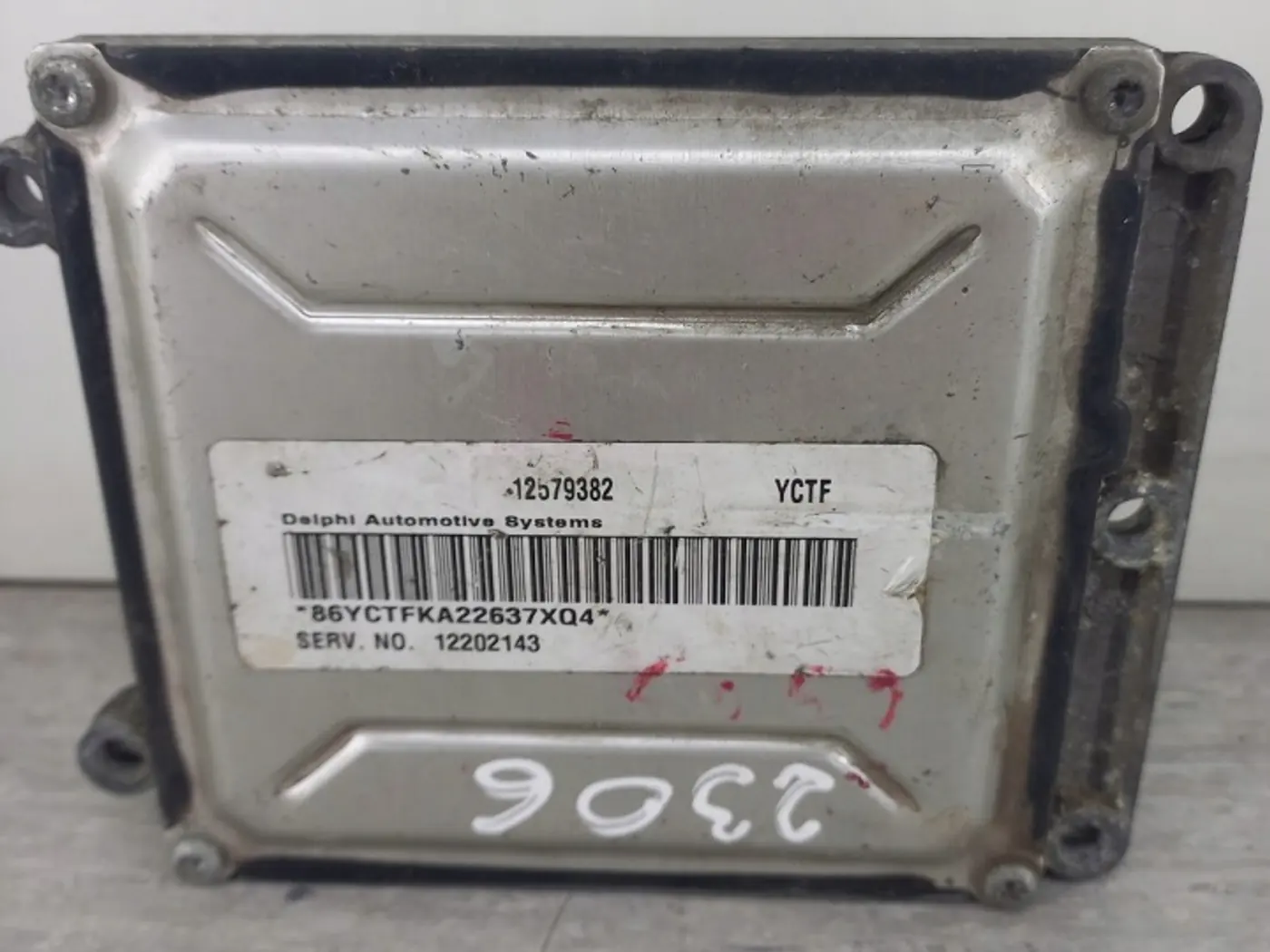 Блок управления двигателем к Saturn VUE 2001