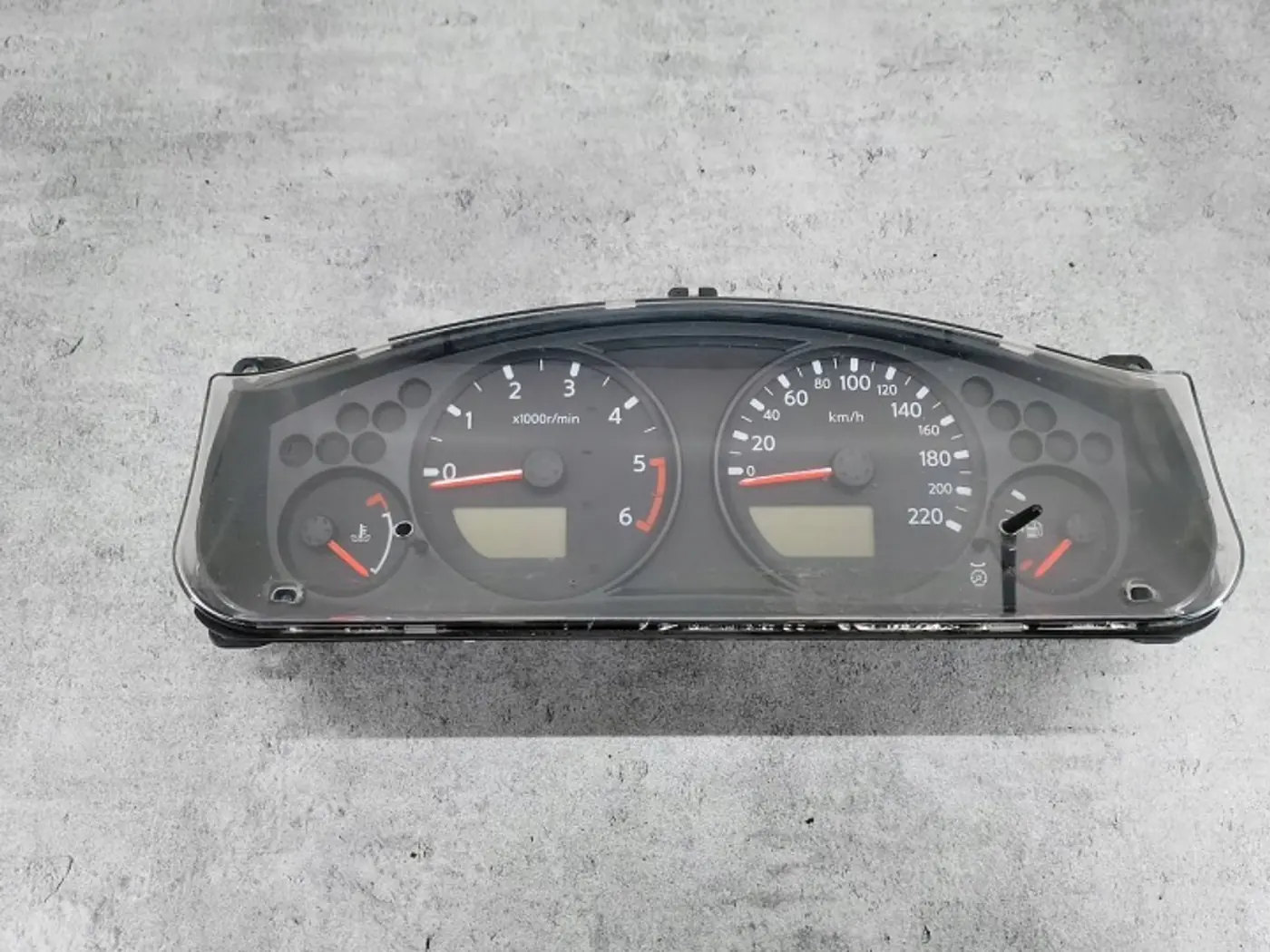 Щиток приборов (приборная панель) к Nissan AD 2006