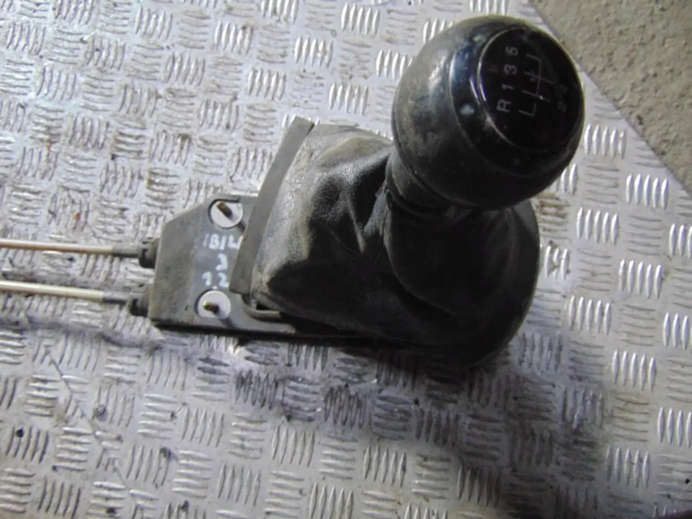 Трос кулисы КПП к SEAT Ibiza 2001