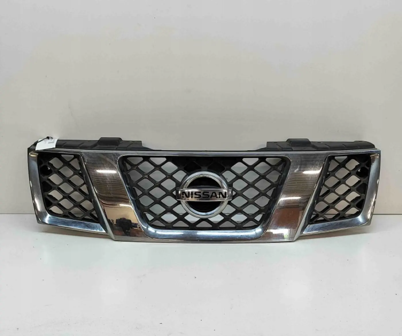 Решетка радиатора к Nissan Pathfinder 2004