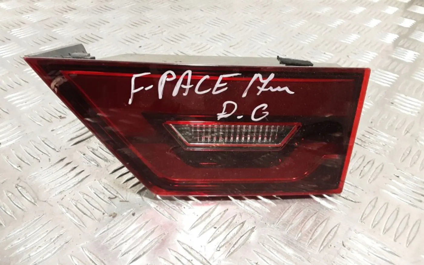 Фонарь задний правый к Jaguar E-Pace 2017