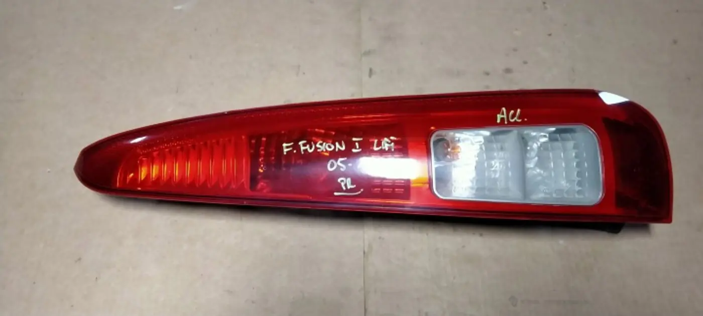 Фонарь задний правый к Ford Fusion 2005