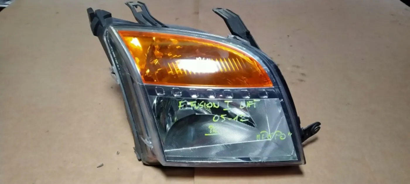 Фара правая к Ford Fusion 2005