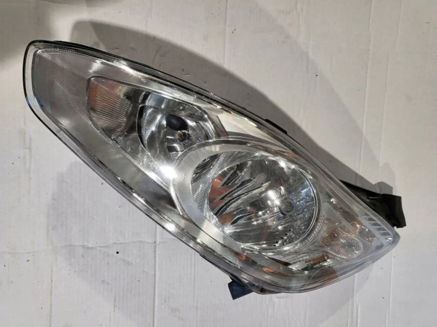 Фара левая к Ford C-MAX 2010