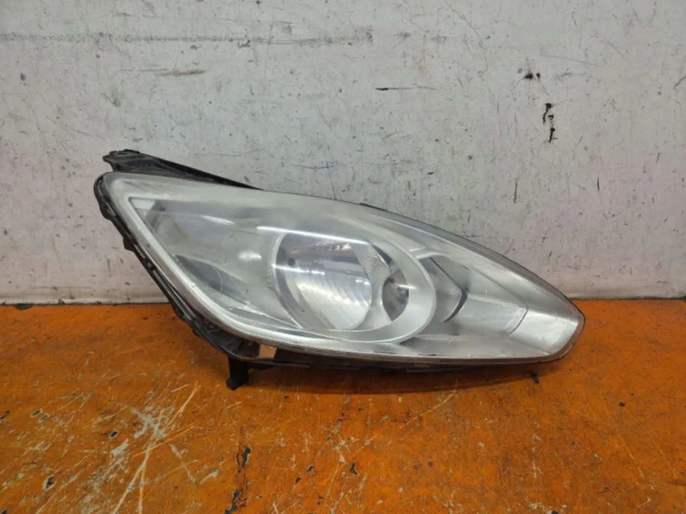 Фара правая к Ford C-MAX 2010