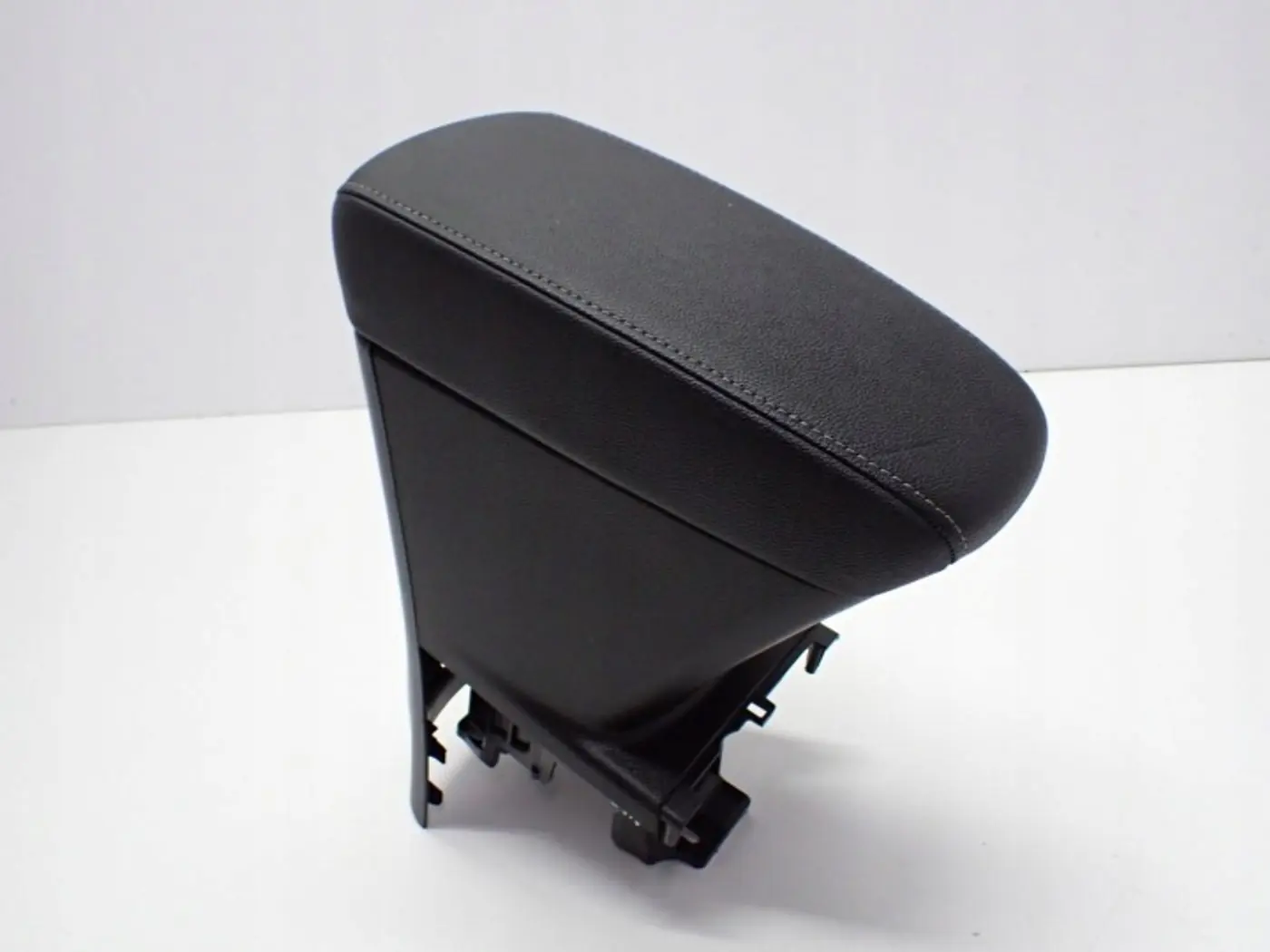 Подлокотник к Opel Corsa 2019