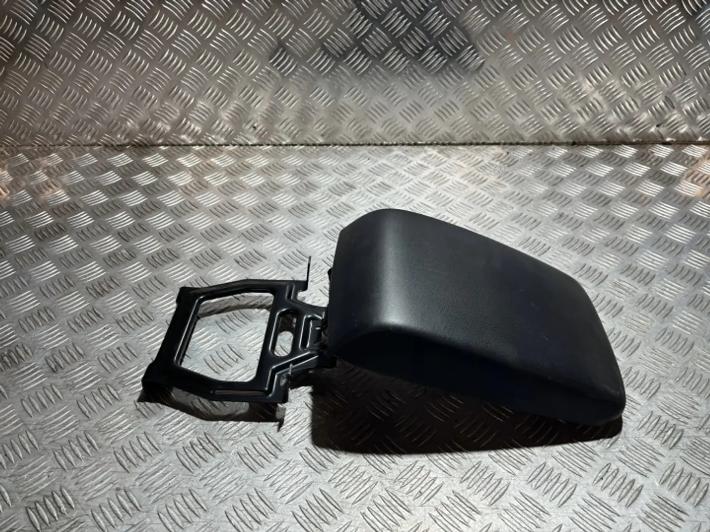Подлокотник к Mazda 2 2007