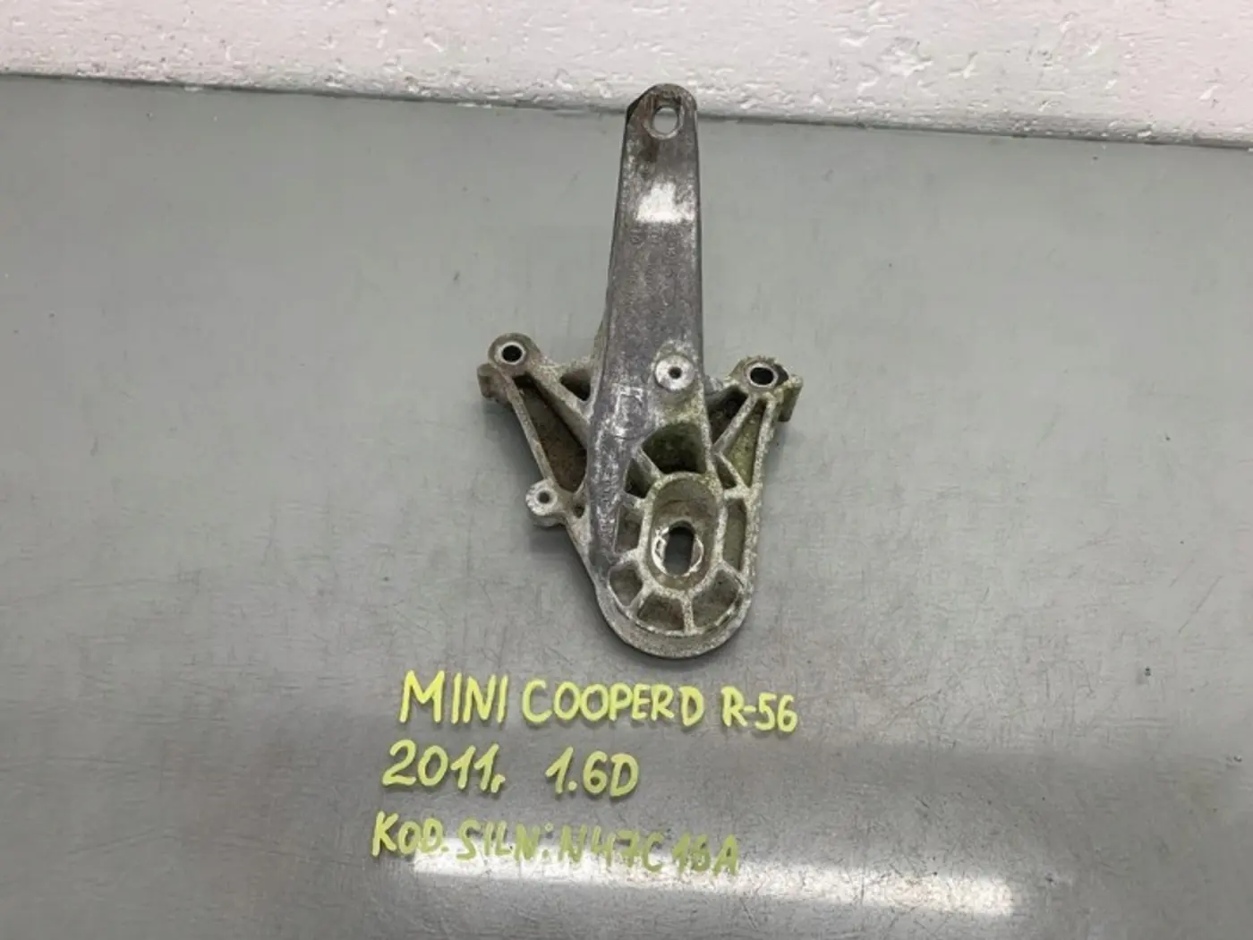 Подушка крепления КПП к MINI Cooper 2006