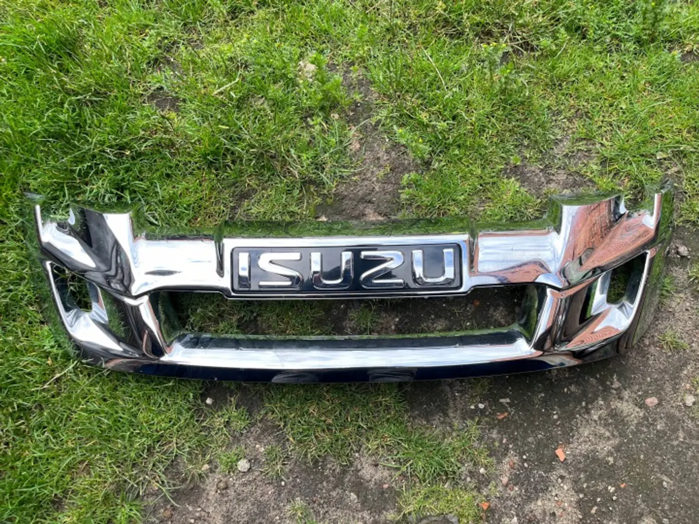 Решетка радиатора к Isuzu D-Max 2016