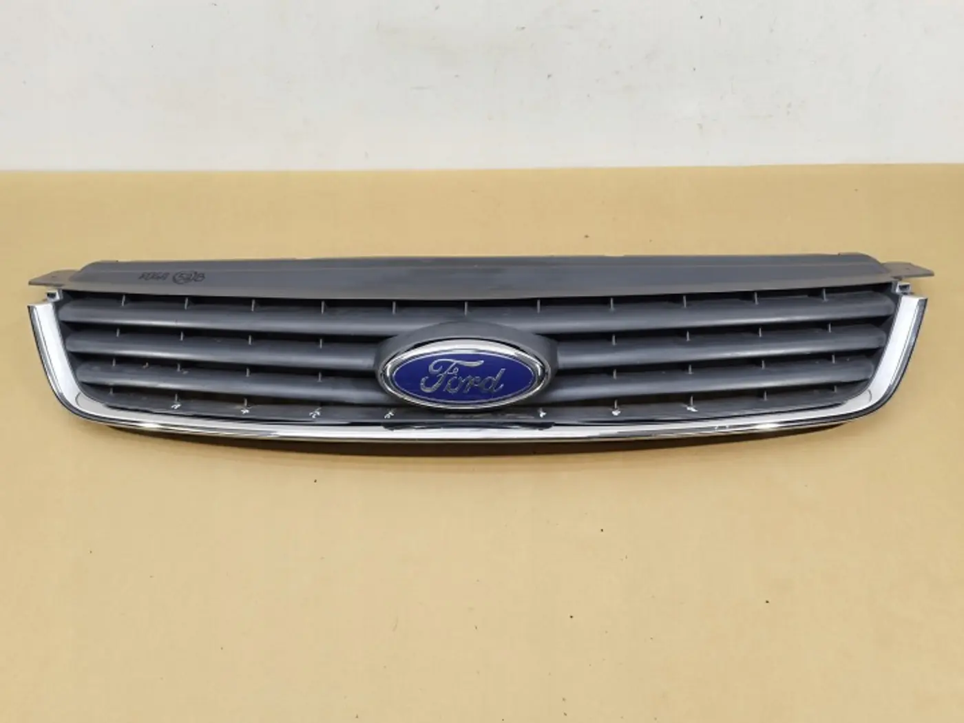Решетка радиатора к Ford Kuga 2008