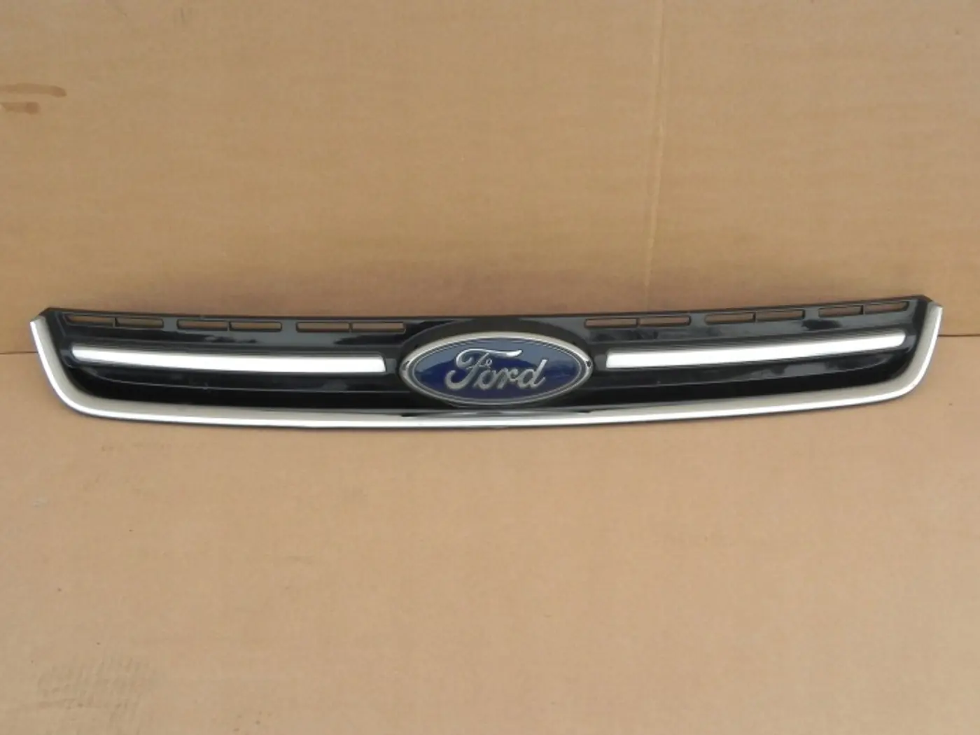 Решетка радиатора к Ford Kuga 2013