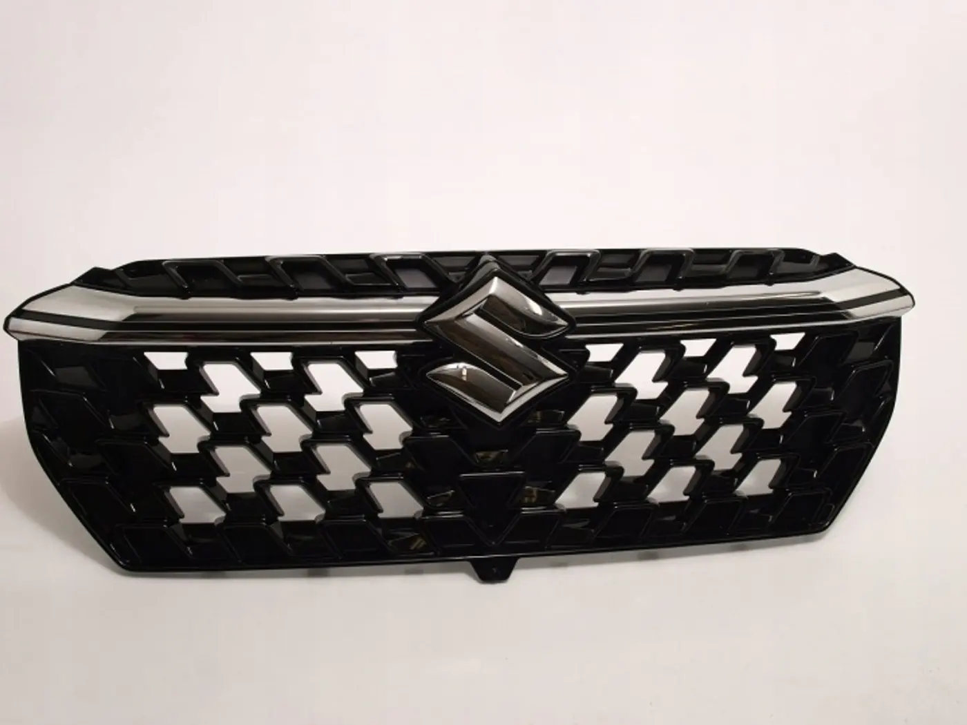 Решетка радиатора к Suzuki SX4 2013