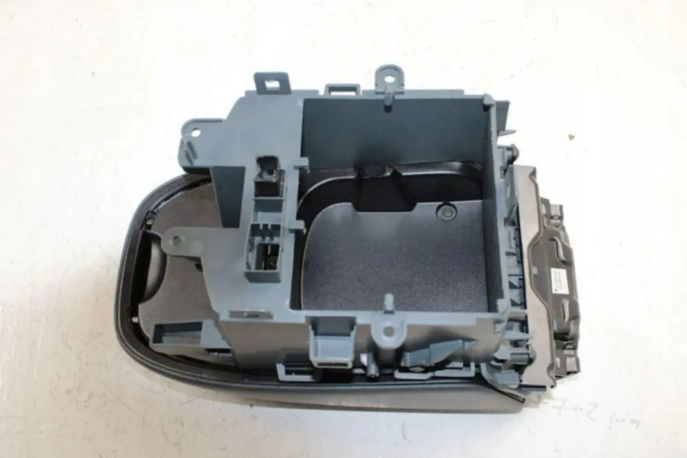 Подлокотник к Ford C-MAX 2010