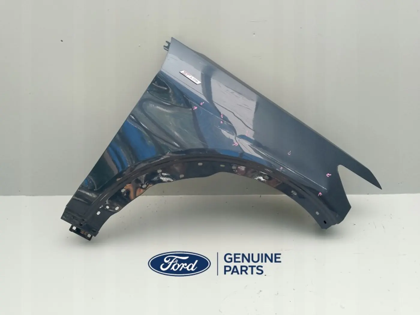 Крыло переднее правое к Ford Explorer 2019
