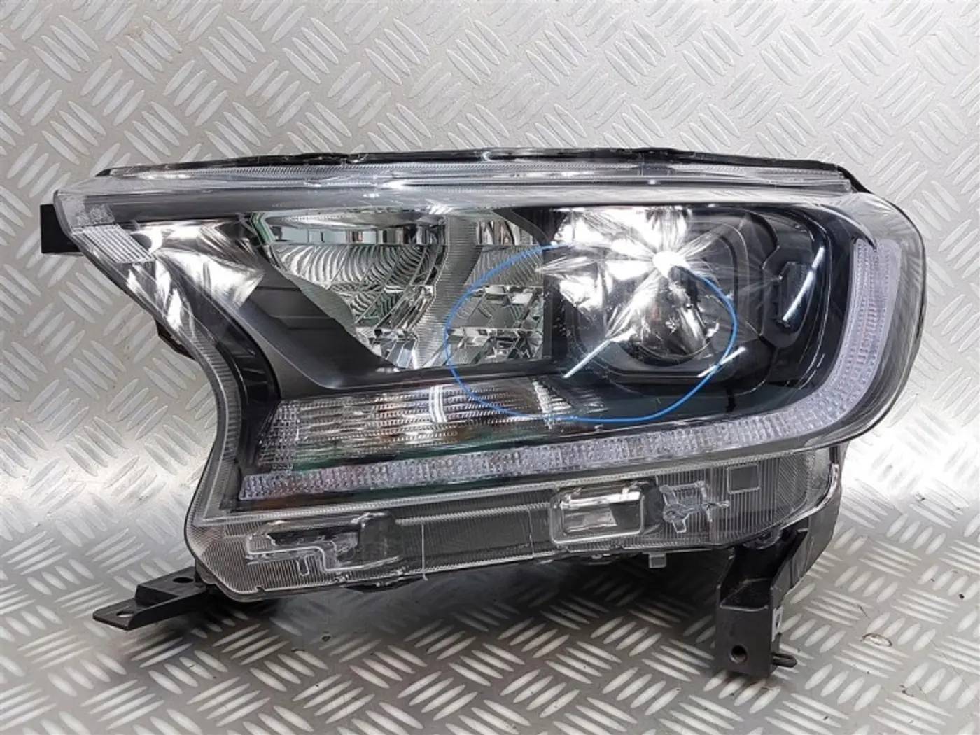 Фара левая к Ford Ranger 2011
