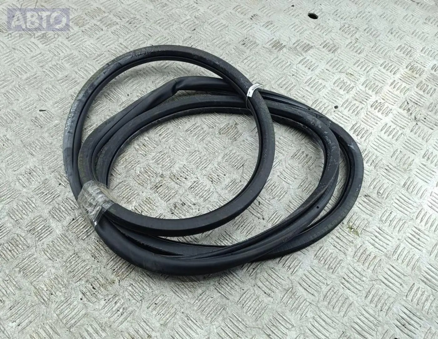 Уплотнитель к Volkswagen Jetta 2005
