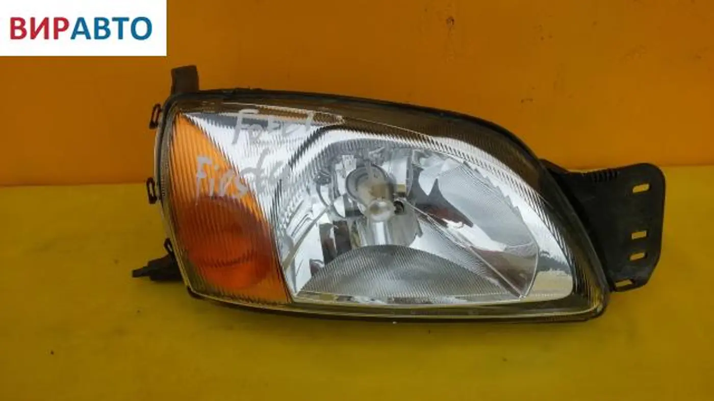 Фара правая к Ford Fiesta 2000