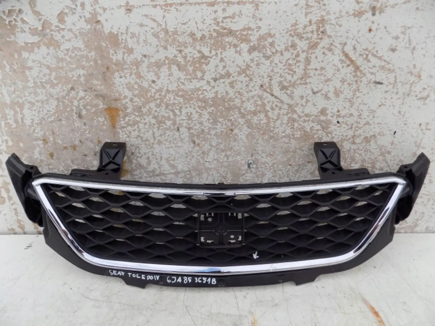 Решетка радиатора к SEAT Toledo 2012