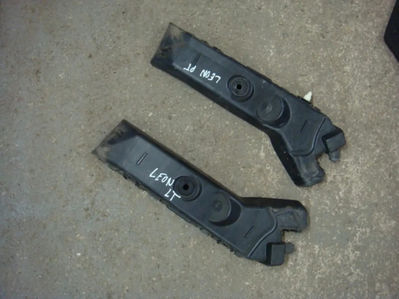 Кронштейн крепления бампера к SEAT Leon 2012