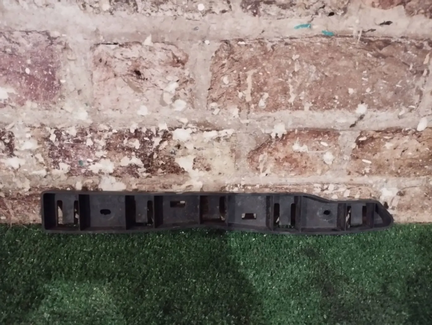 Кронштейн крепления бампера к Opel Combo 2011