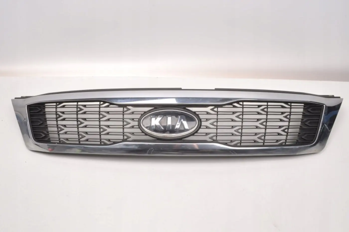 Решетка радиатора к Kia Carnival 2006
