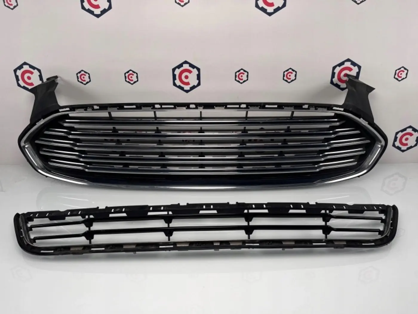 Решетка радиатора к Ford Mondeo 2015