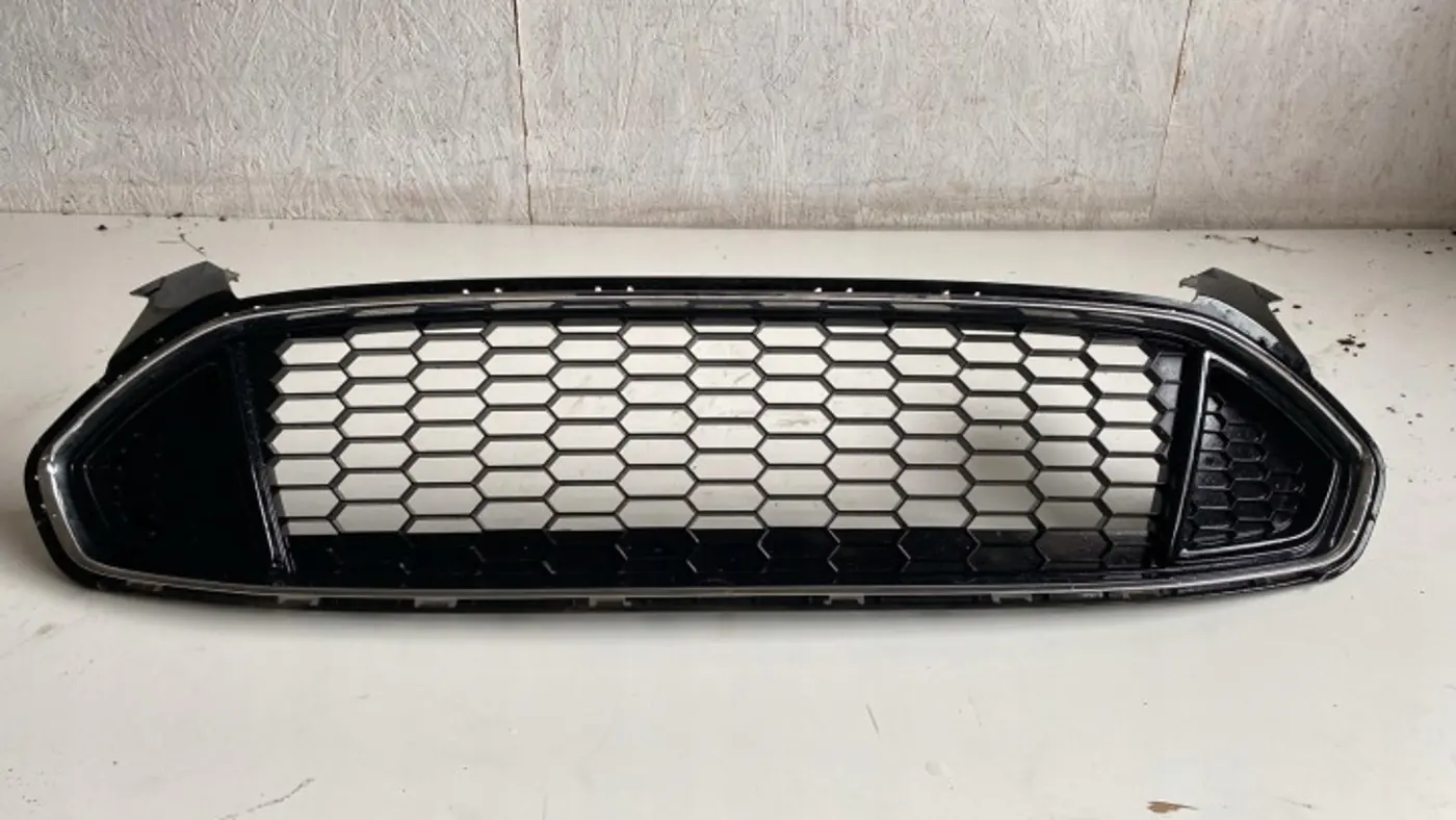 Решетка радиатора к Ford Mondeo 1996