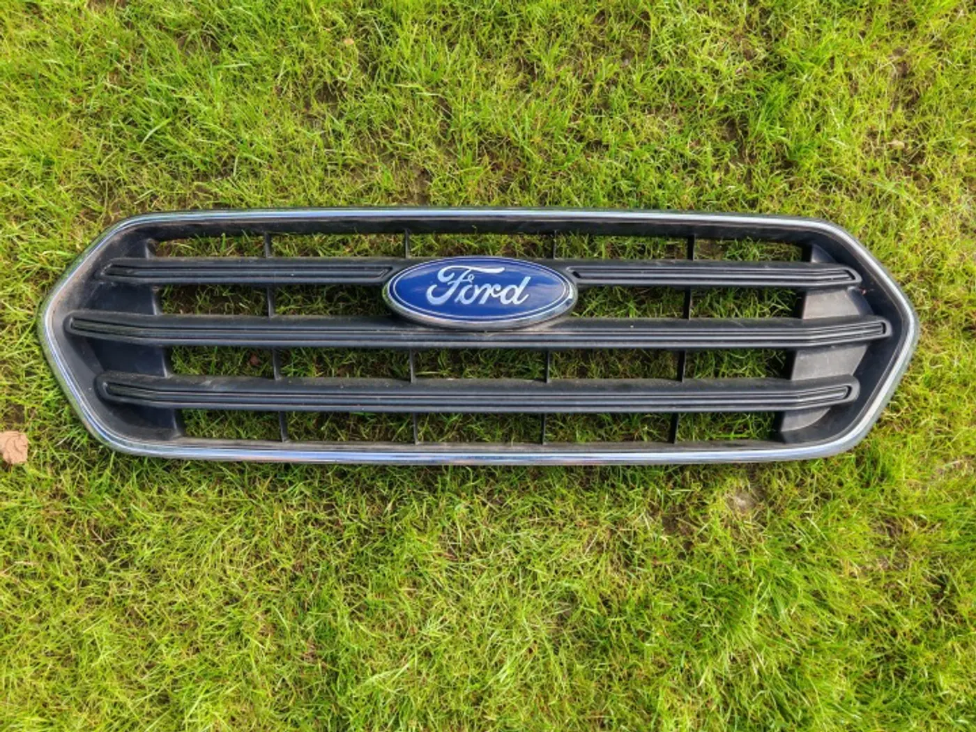 Решетка радиатора к Ford Transit Custom 2012