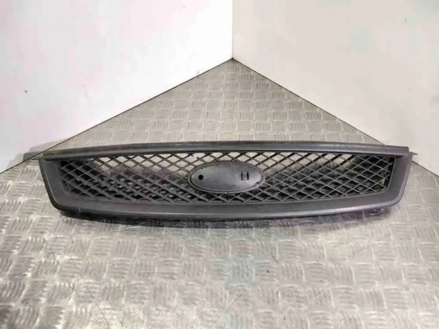 Решетка радиатора к Ford Focus 2005