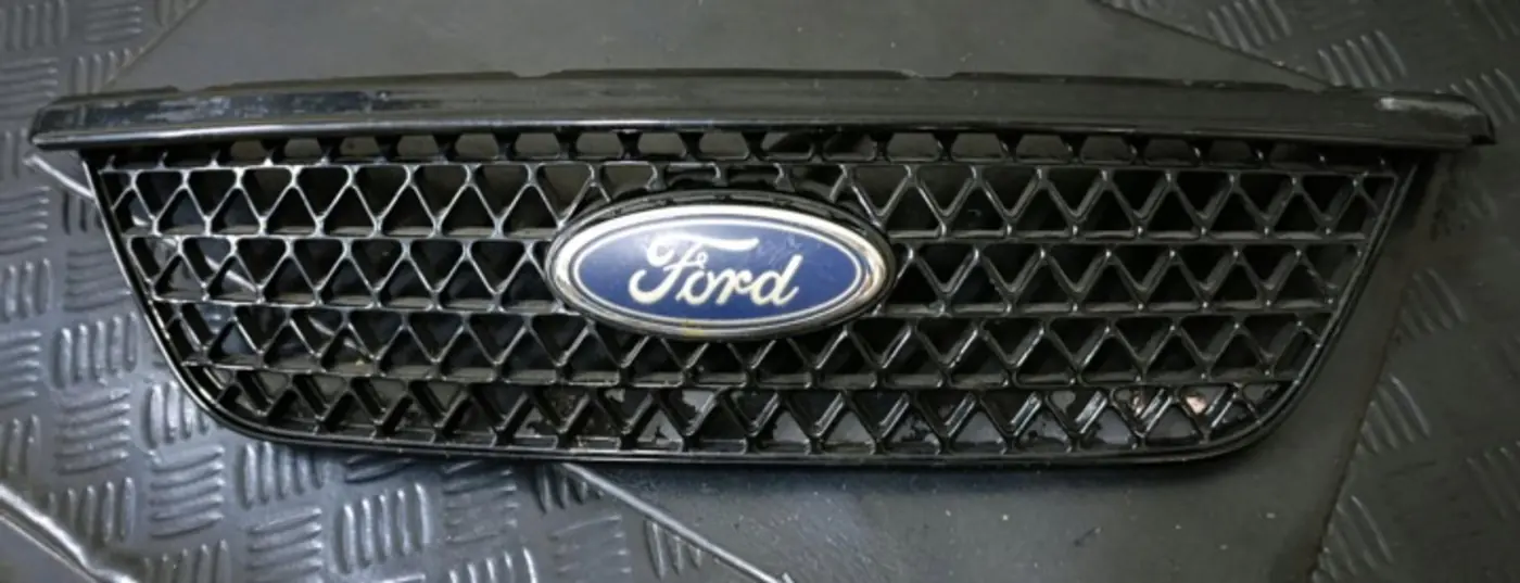 Решетка радиатора к Ford Focus 2005