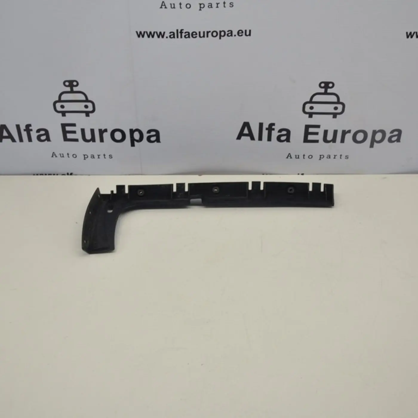 Кронштейн крепления бампера к Audi S8 2012
