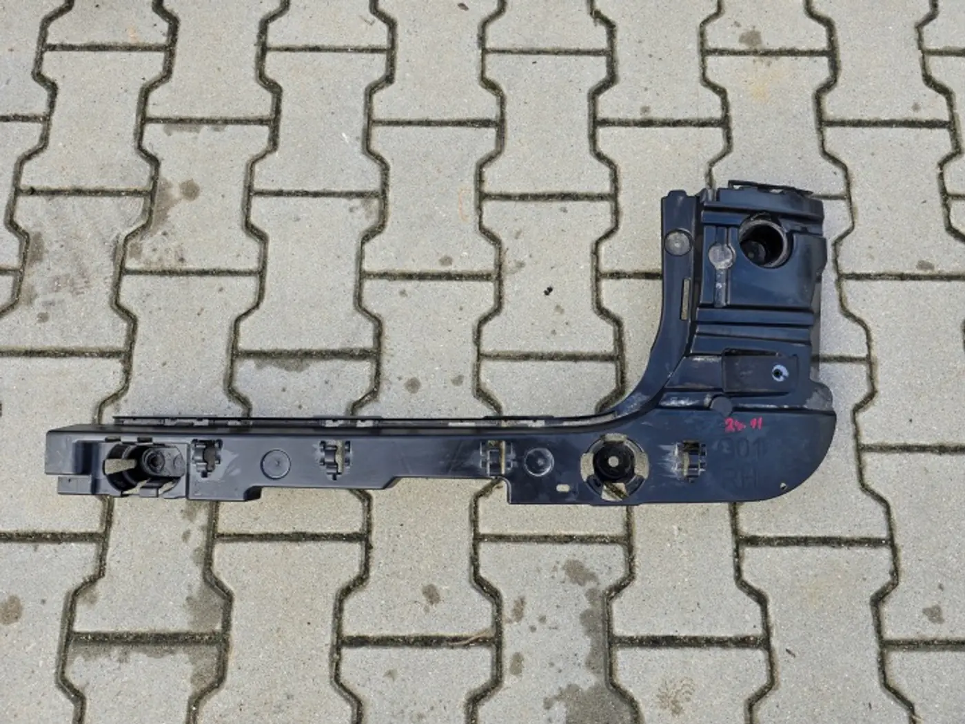 Кронштейн крепления бампера к BMW iX3 2020