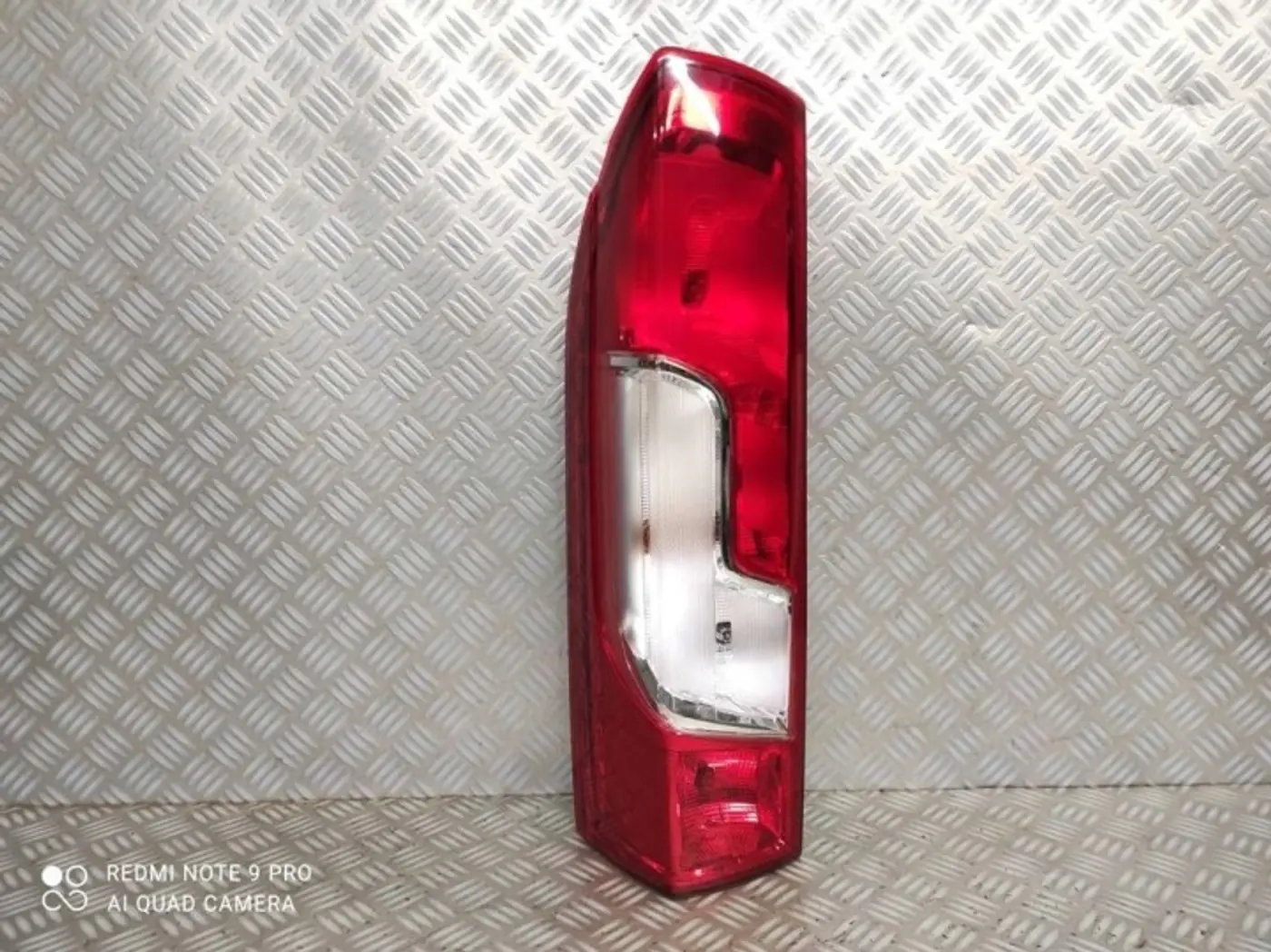 Фонарь задний левый к Citroen Jumpy 2014