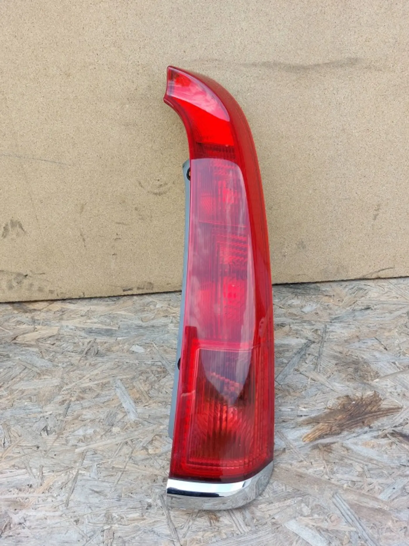 Фонарь задний правый к Honda Stream 2006