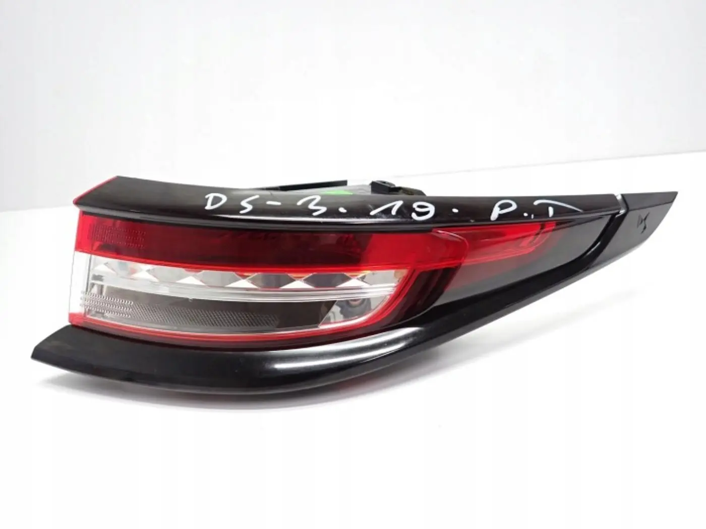 Фонарь задний правый к DS 3 Crossback 2018