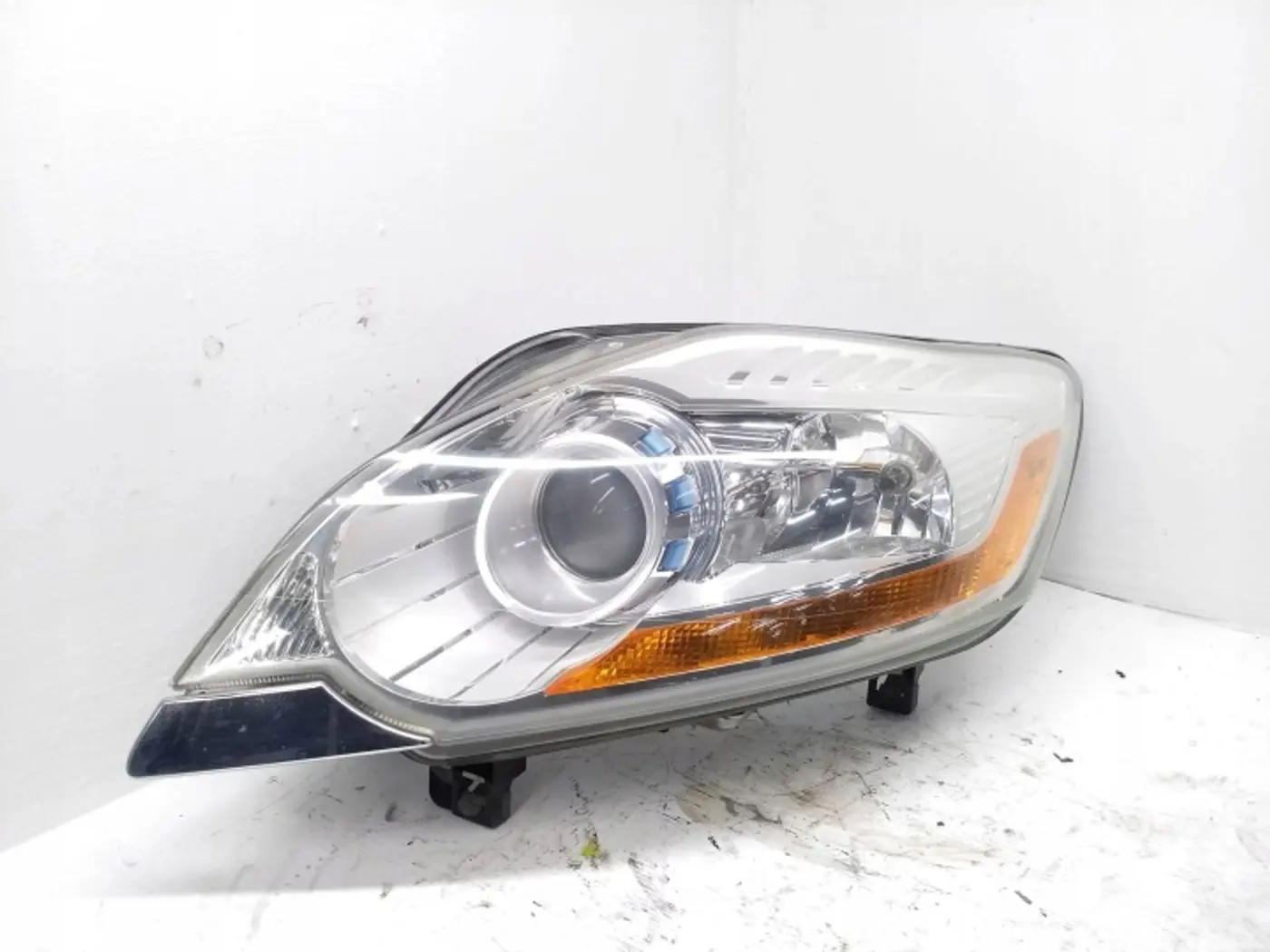 Фара левая к Ford Kuga 2008