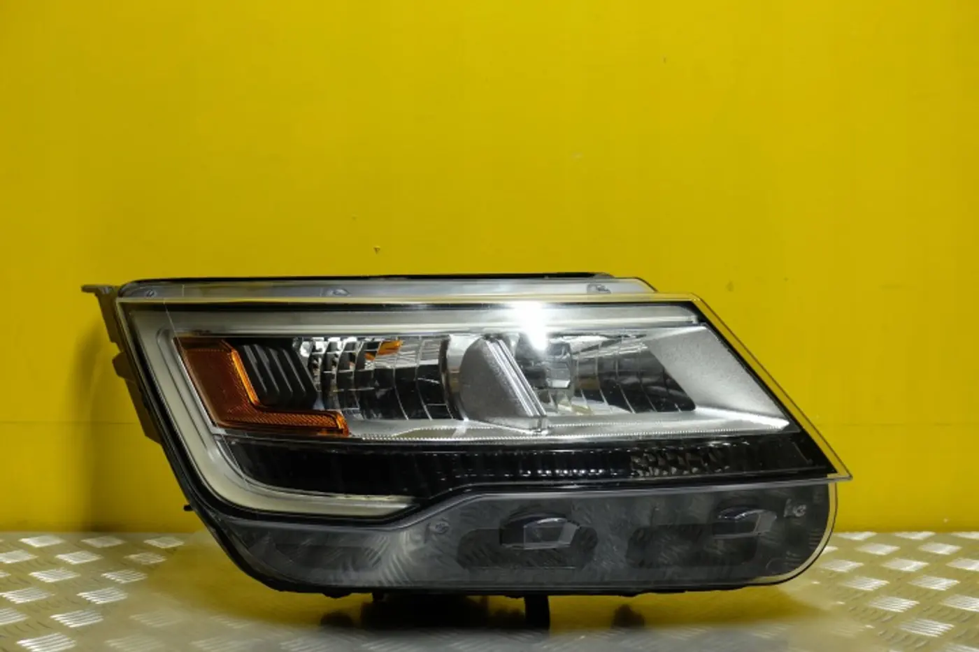 Фара правая к Ford Explorer 2015